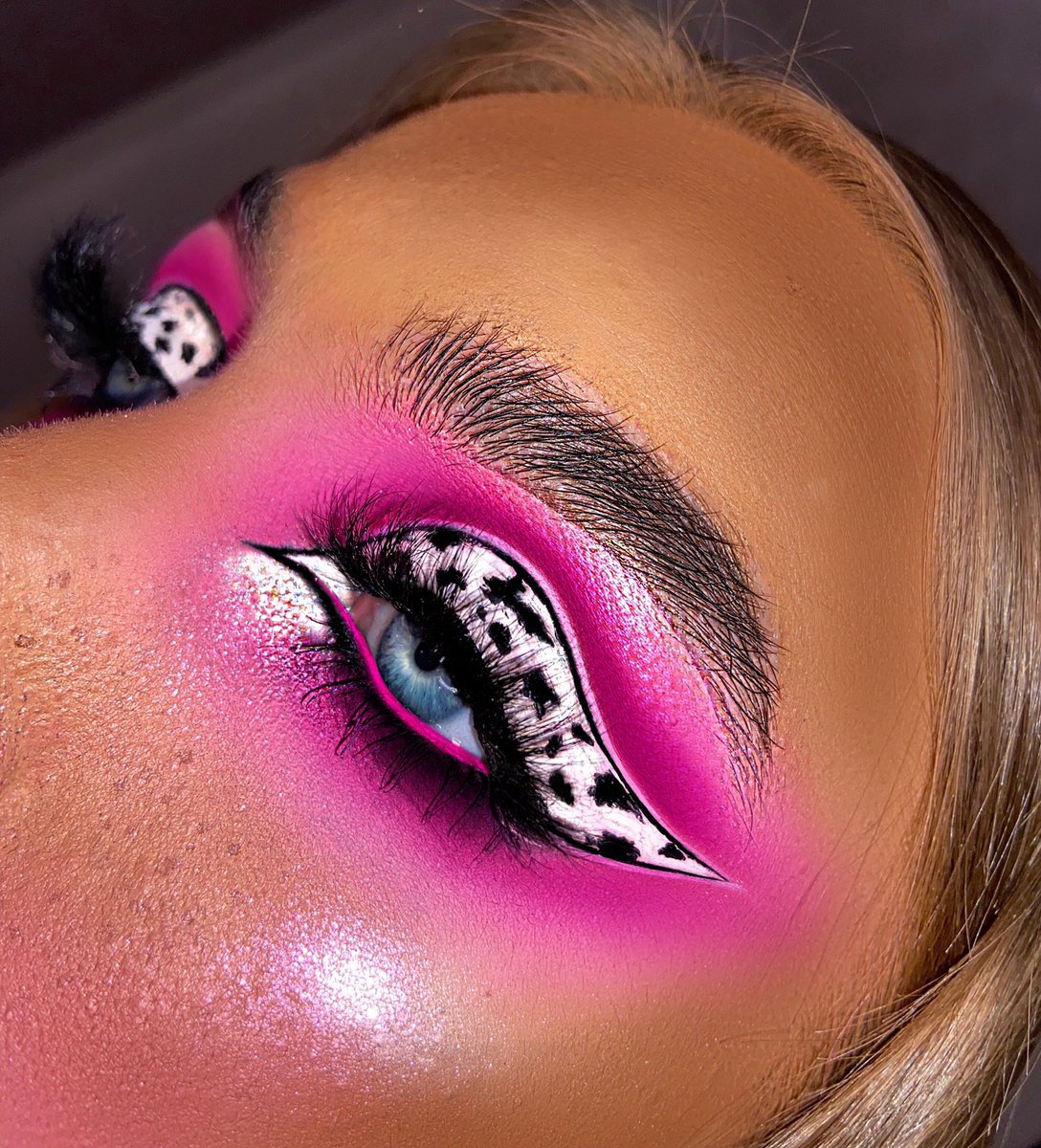 katievicmakeup's tweet photo. 𝕮𝖔𝖜 𝕻𝖗𝖎𝖓𝖙 🐄

https://t.co/w68AZQO24c https://t.co/XxtoE5ybT0
