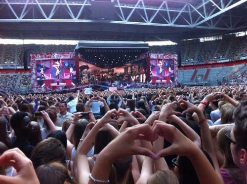 Lina_Hellemans's tweet image. You know I'm always coming back to this place
You know and I'll say
You know I'm always gonna look for your face
🥺🥺😭😭
#10YearsOf1DMoments #10YearsWithOneDirection 
#DIRECTIONERSBREAKTHINTERNET #10YearsOfOneDirection