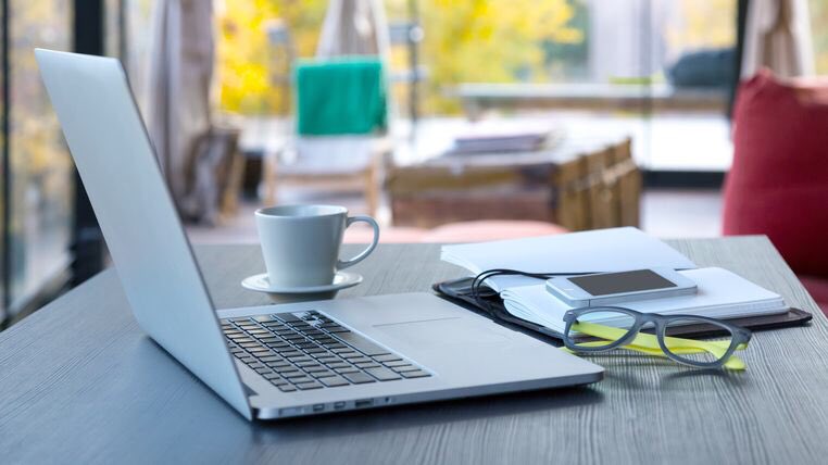 Fuming 😡 Coronavirus: Women told to dress 'sexier' when working from home, survey finds
news.sky.com/story/coronavi…