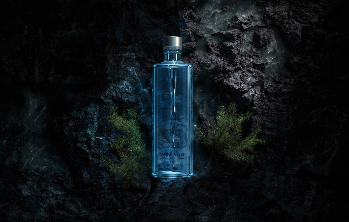 packagingworld's tweet photo. Wood-based #paperlabel for #VellamoWater is clear: https://t.co/mrhM1NzVfc #bioplastics @UPM_Raflatac https://t.co/PwOExkQSXl