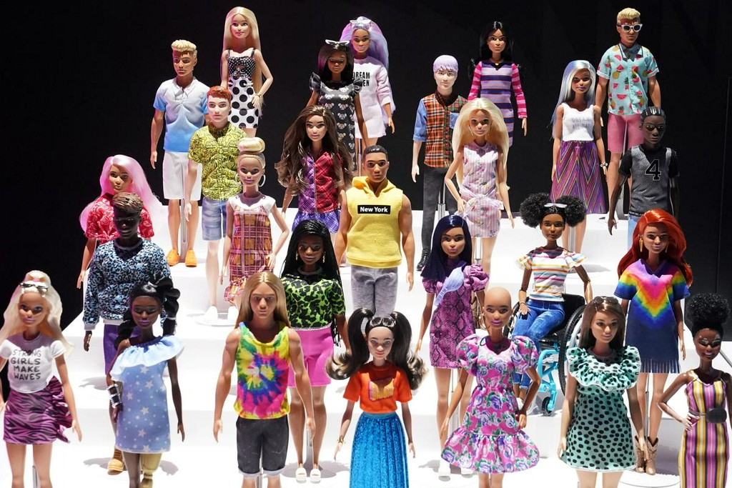 Reuters's tweet photo. Mattel beats sales estimates as bored kids turn back to Barbie https://t.co/TLOr6O2LM3 https://t.co/gOzl25OGSZ