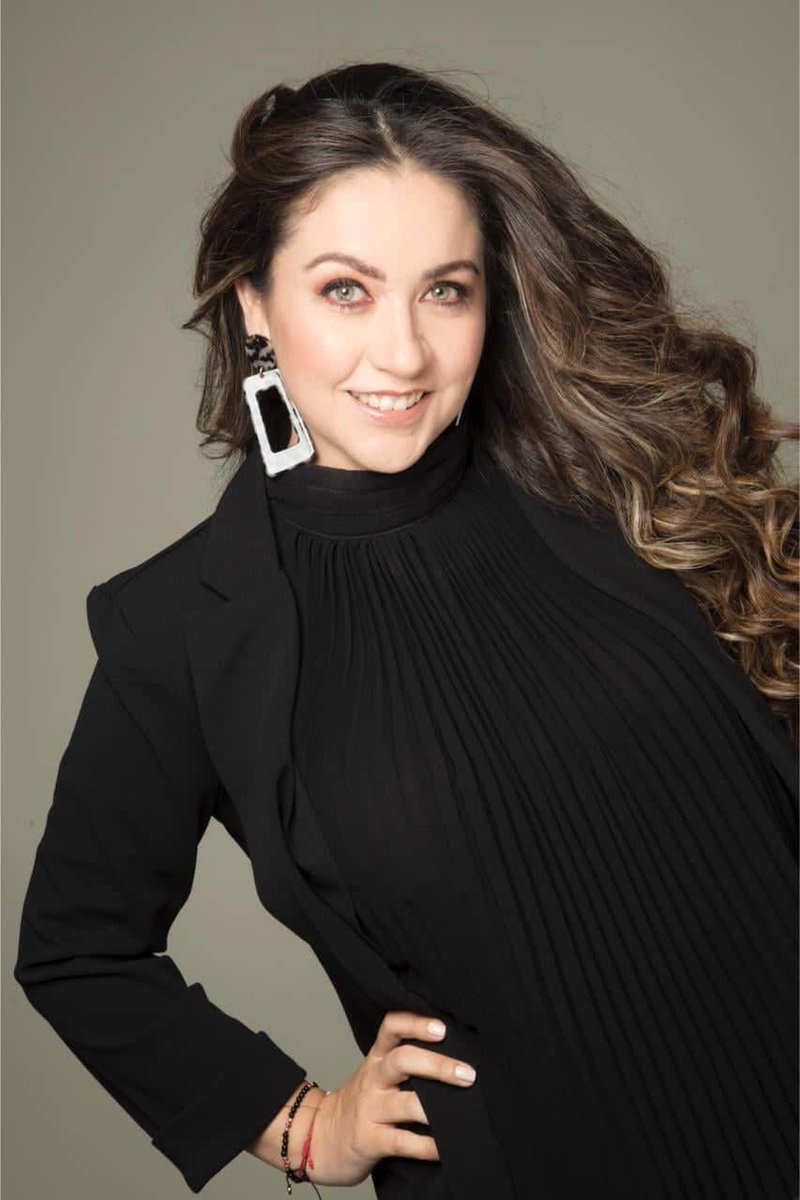 Andrea Tello, actriz y conductora mexicana. 
Se formó en el Virginia Fabregas, CEA y concluyó en el estudio del actor Juan Carlos Corazza en Madrid.
Experiencia en teatro, programas de tv y telenovelas, programas en vivo para televisión y radio.
Actualmente mamá de Bruno 🙂