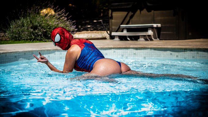 Bonne nuit ici ! 😘  #SpiderWoman #cosplay https://t.co/SyDzPqCOJ8<a href="/tag/spiderwoman"class="tags">#SpiderWoman</a><a href="/tag/cosplay"class="tags">#cosplay</a>