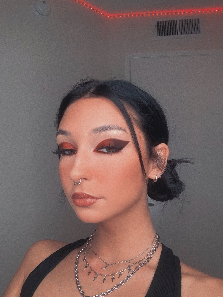Maddyrobertsss's tweet photo. recent looks https://t.co/ZfiDDQWs7G
