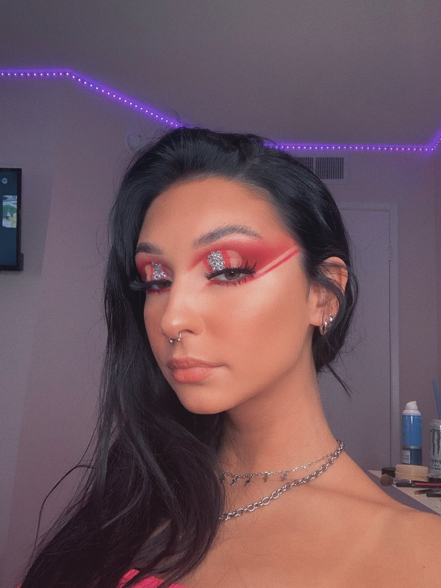 Maddyrobertsss's tweet photo. recent looks https://t.co/ZfiDDQWs7G