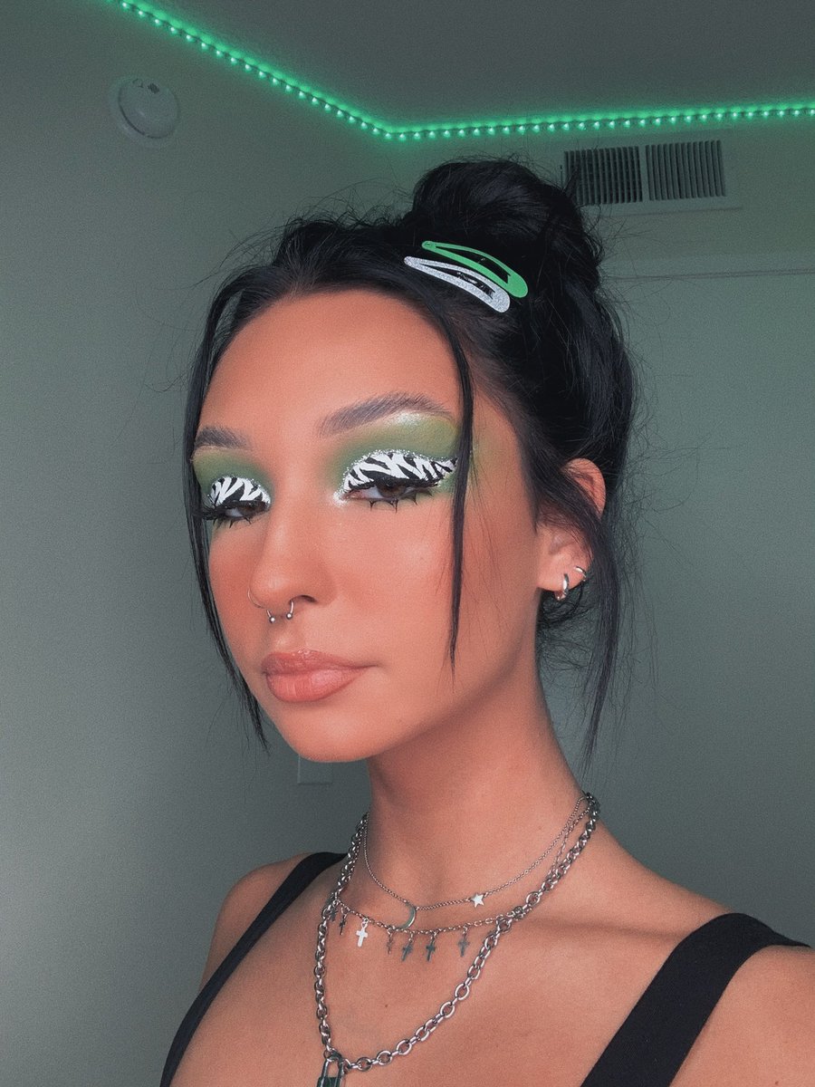Maddyrobertsss's tweet photo. recent looks https://t.co/ZfiDDQWs7G