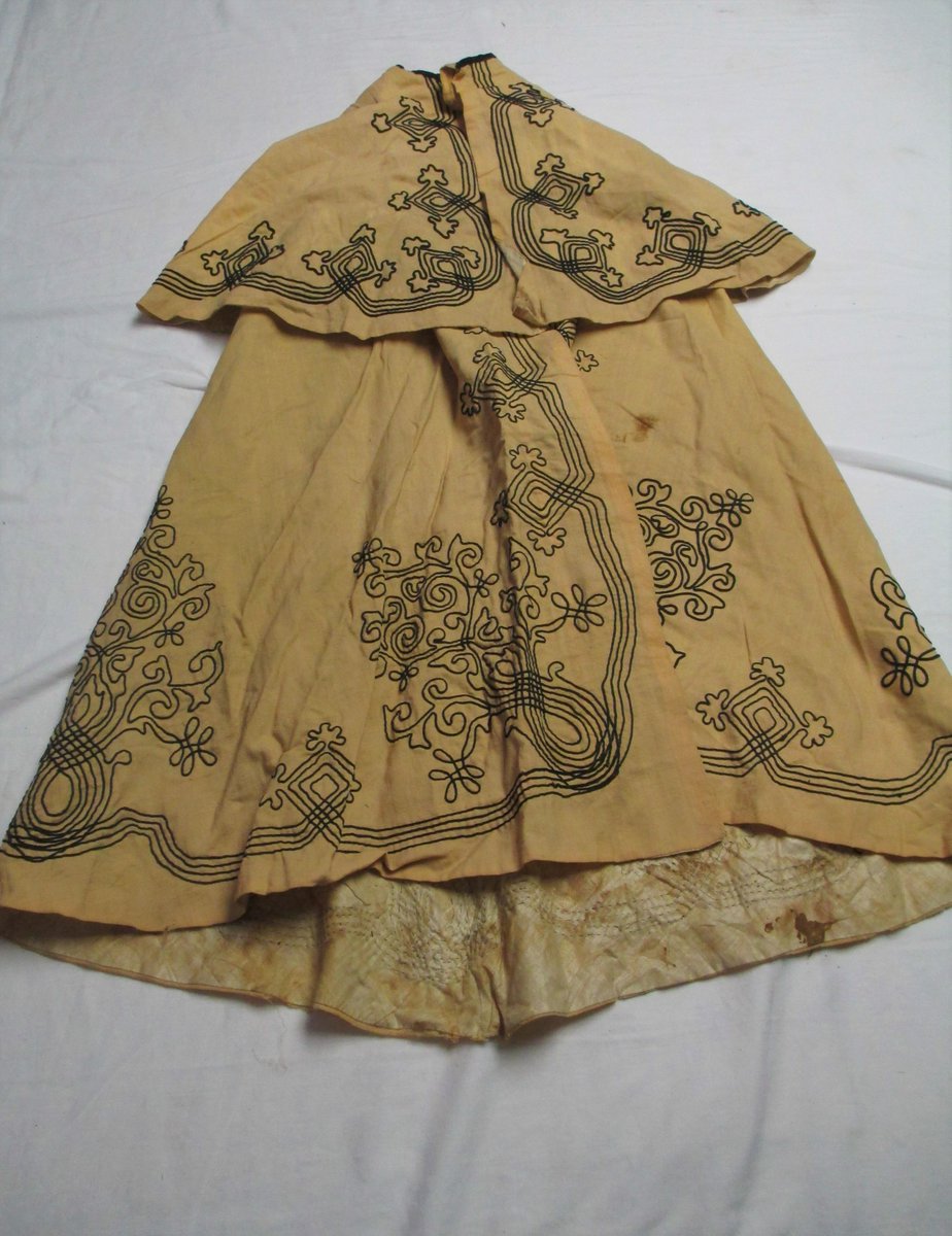 brevardmuseum's tweet photo. Wouldn't it be lovely if capes became stylish again? Check out this beautiful cape from the late 1800s. This cape belonged to Grace Taylor, an early resident of Cocoa, Florida. In 1895, she married Albert Taylor who became the second mayor of Cocoa in 1898. https://t.co/GzBGkYIOO3