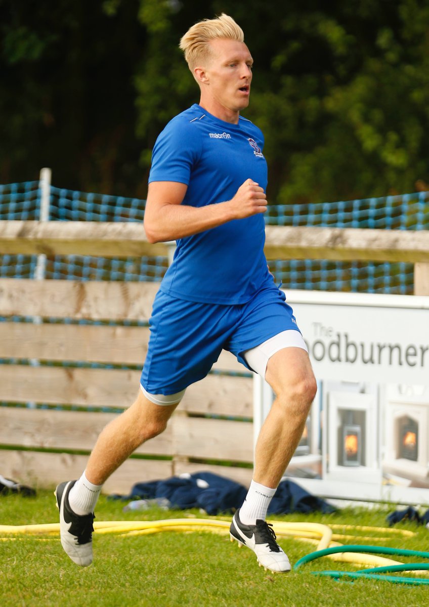 The Machine that is <a href="/JoeShep4/">Joe Shepherd</a> leading the way in training the only he knows from the front <a href="/SupermarineFC/">Swindon Supermarine</a> @SwindonSuperma1 <a href="/marineboy0125/">twoteamsinswindon</a>