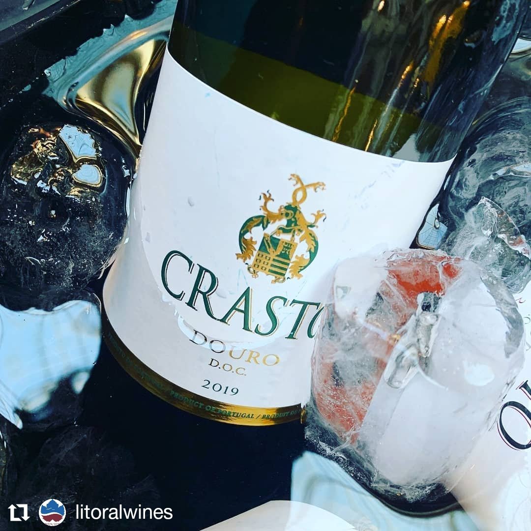 #Crasto White 2019. 🍷💦 Be sure to look for your favourite #wine in your usual wine shop.
.
Photo: ©Litoral Wines @ IG
All rights reserved.
. 
#Crasto #CrastoBranco #CrastoWhite #Vinho #Vinhos #Wine #Wines #Wein #Weine #Vin #Vins #Vino #ワイン #와인 #вино #Viini #WinesofPortugal