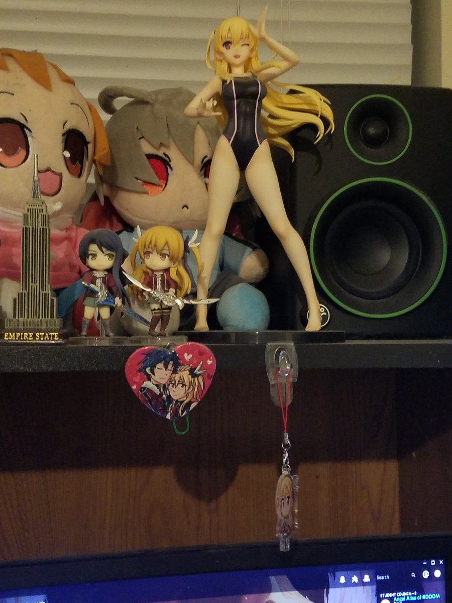 Eppy37's tweet photo. Since it's come up a lot what Alisa stuff I actually have, I'll just compile it into this thread and pin it, then add to it when I get something else. First Up, a lot of my acrylic and Rubber Alisa with some others like the Giant figure. https://t.co/8xzjQANobF