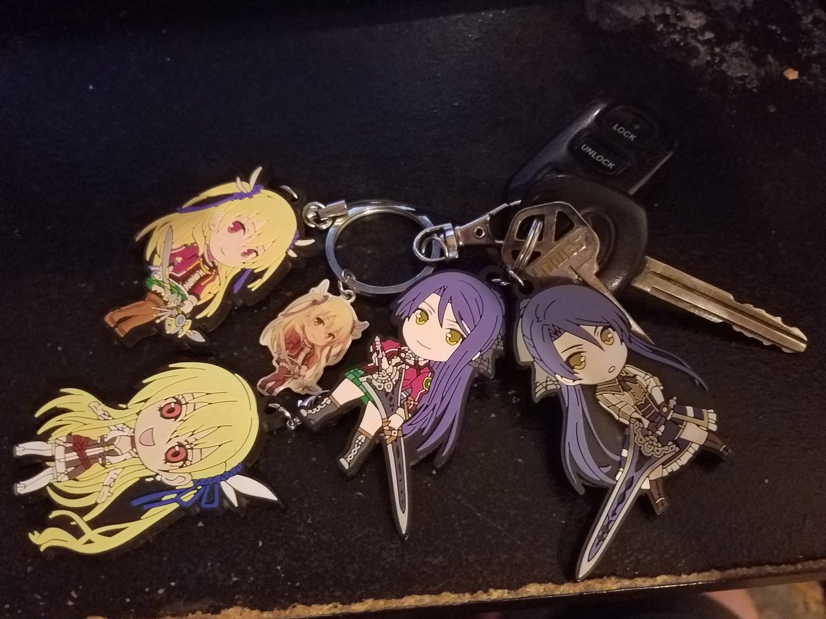 Eppy37's tweet photo. Since it's come up a lot what Alisa stuff I actually have, I'll just compile it into this thread and pin it, then add to it when I get something else. First Up, a lot of my acrylic and Rubber Alisa with some others like the Giant figure. https://t.co/8xzjQANobF