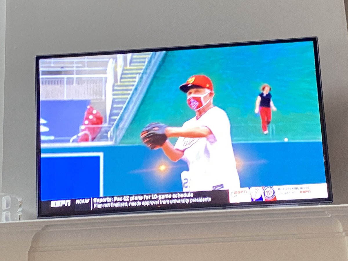 stevenjr76's tweet photo. I ❤️ Dr. Fauci. Good thing he’s leading science and medicine for us and not relying on him to play Baseball. #thatpitch #YankeesVsNationals https://t.co/ZaXtGr0Qbi