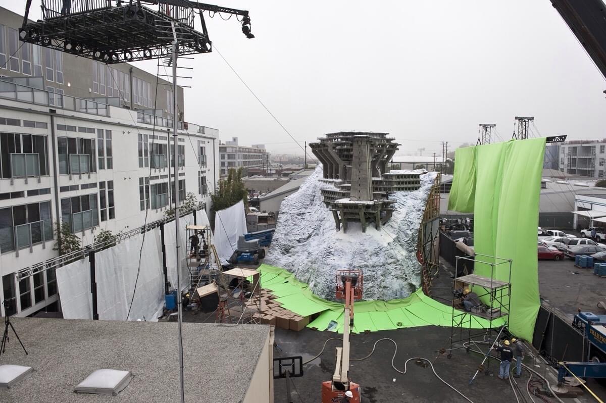 nofilmschool's tweet photo. Bts of Christopher Nolan’s ‘Inception’. Such a great build. https://t.co/N6fnT58lIy