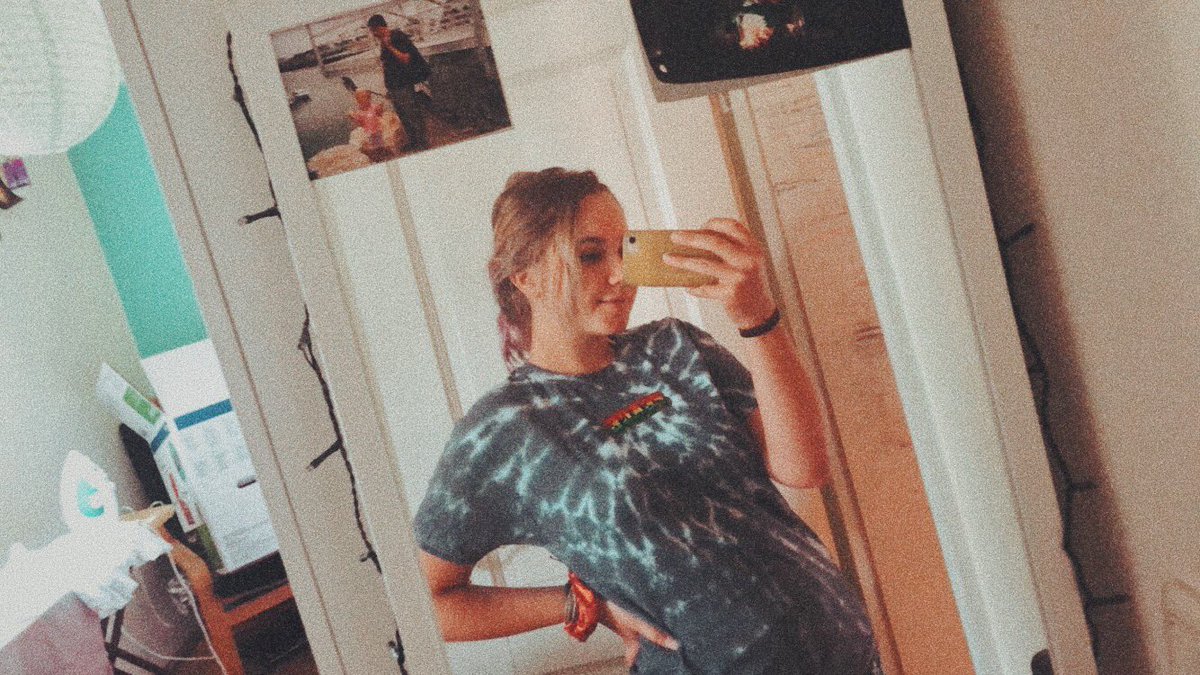 paula_mly's tweet photo. So happy with @happy_dye Shirt &amp; scrunchie 💕 https://t.co/rPdo3bQm2w
