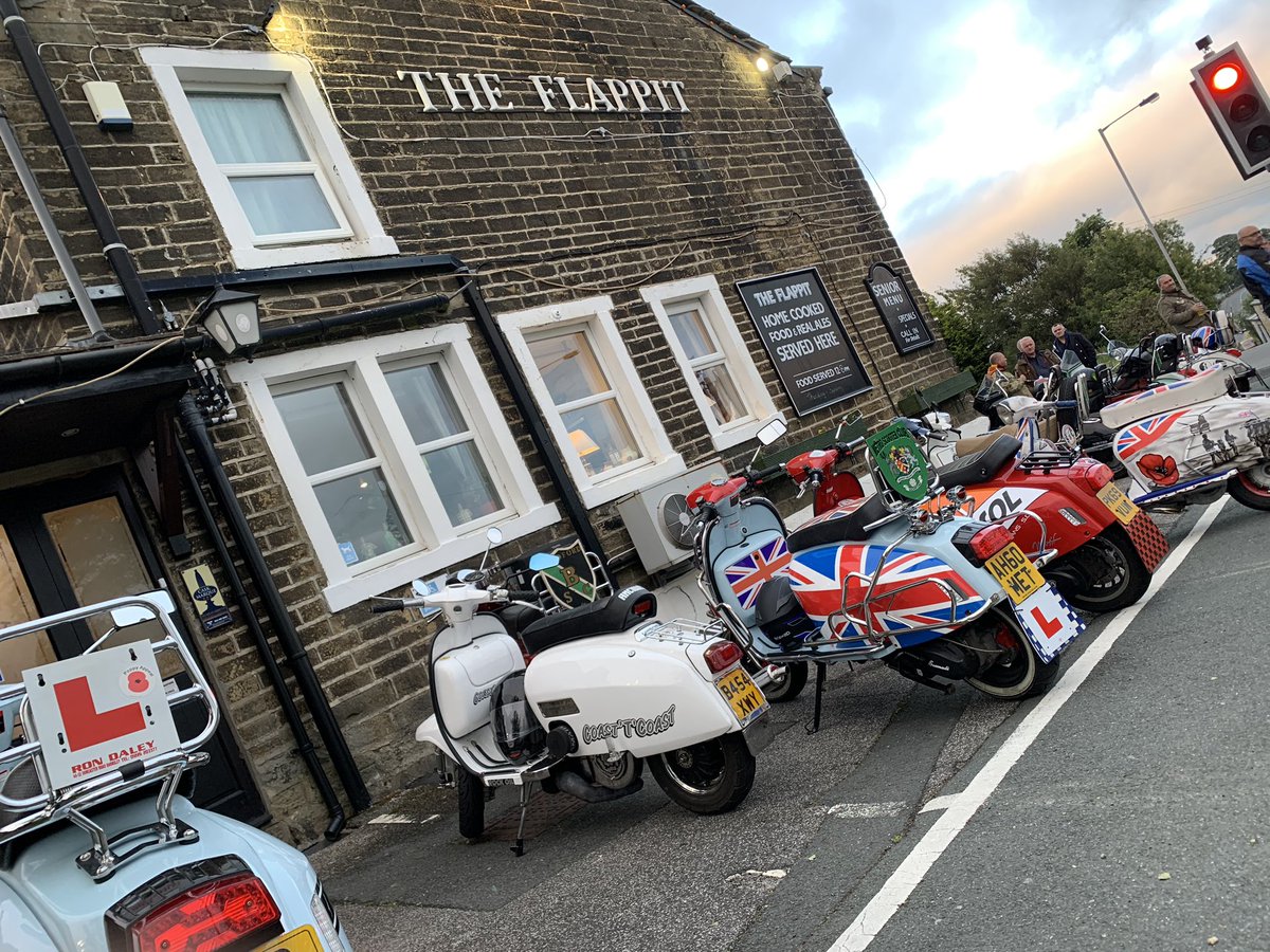 theflappitpub's tweet photo. Good to see Worth Valley SC back up at the pub tonight and a good meet with some other clubs joining in #scooter https://t.co/B6mntyVKEj
