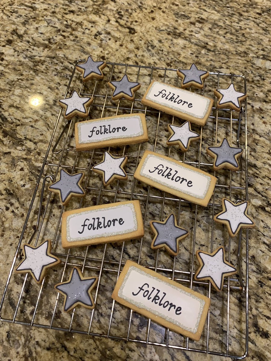 lovedulesshard's tweet photo. made some album release cookies to celebrate!!🤍✨🍃🧚🏼 #taylorswift #folklore @taylornation13 @taylorswift13 https://t.co/nKmNTROwcz