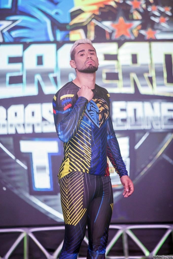 GuerrerosCol's tweet photo. Dicen que si escribes #BailaConCobras más de 50 veces Tebi cambiará su posición en las fotos 😅 https://t.co/u6o7ENDaST
