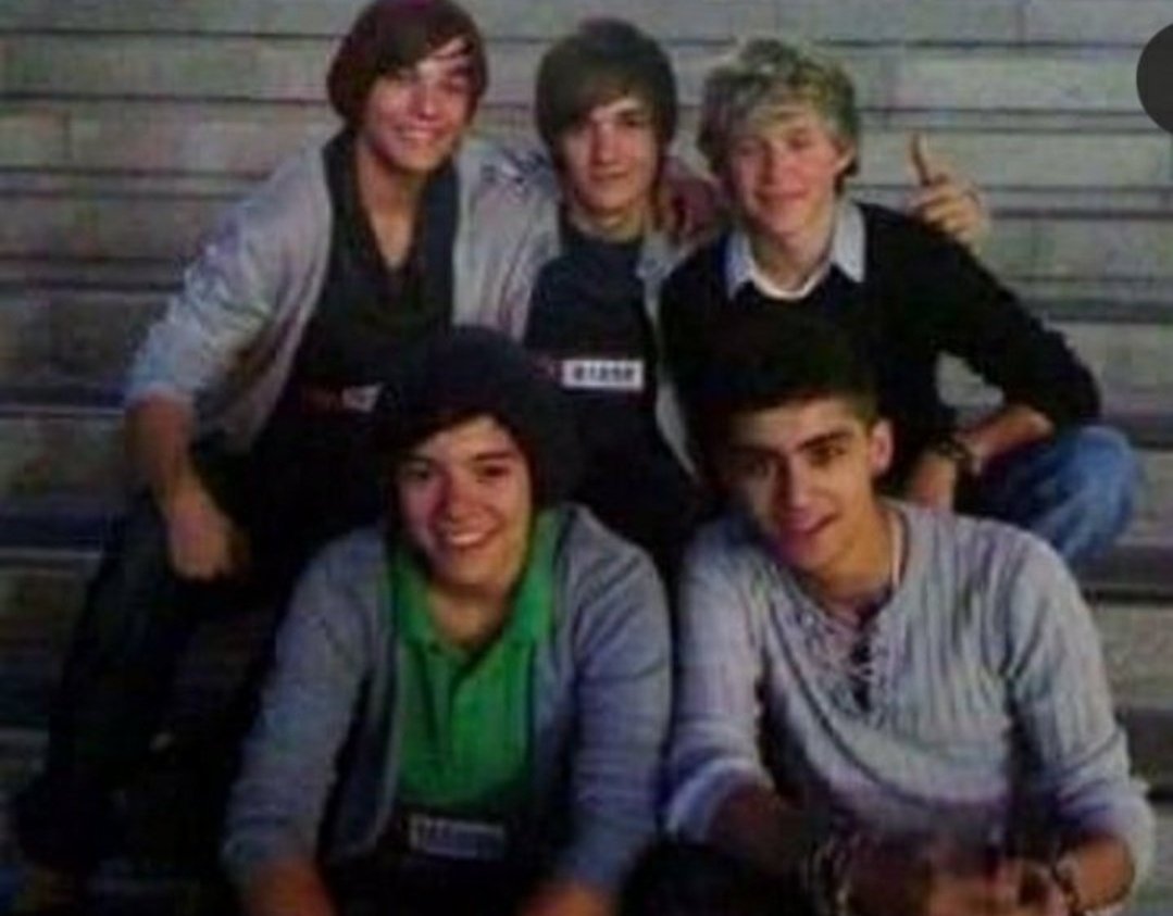 shesstillbrave's tweet image. It's inevitable everything that's good comes to an end .•´¨´•..•´¨•.
                               Oh, let me love you, goodbye
 #10YearsOfOneDirection #ThankYouOneDirection #10YearsOf1D