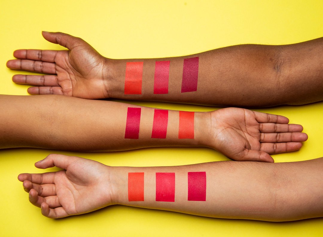 ViveCosmetics's tweet image. Who is feeling the summer heat?! 🔥❤️We sure are with our new summer colors! Which one is calling your name? 💄 

#mattelipstick #cremosa #vivecosmetics #beautyconcultura #veganbeauty #crueltyfree #latina #latinabrand #latinaowned