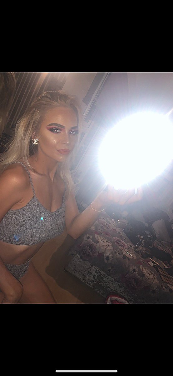 bootyliscious4's tweet photo. Felt cute😇 hating the fact I can’t get onto my onlyfans to please every single one of you beautiful people 😍🤩😣 https://t.co/F6Csl7FONm