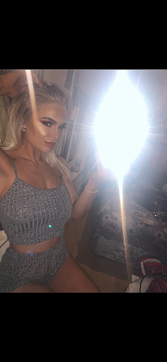 bootyliscious4's tweet photo. Felt cute😇 hating the fact I can’t get onto my onlyfans to please every single one of you beautiful people 😍🤩😣 https://t.co/F6Csl7FONm
