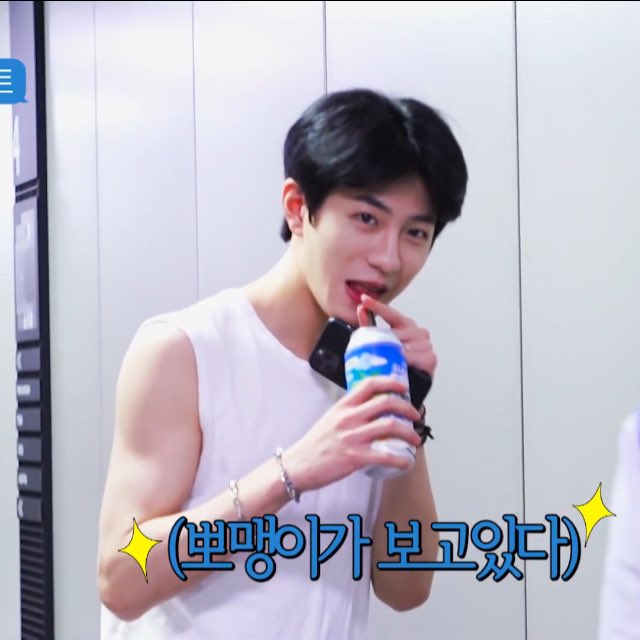 lostjibeom's tweet photo. bomin is forever a babie :< good morning to everyone!! https://t.co/wE92DcTNJe