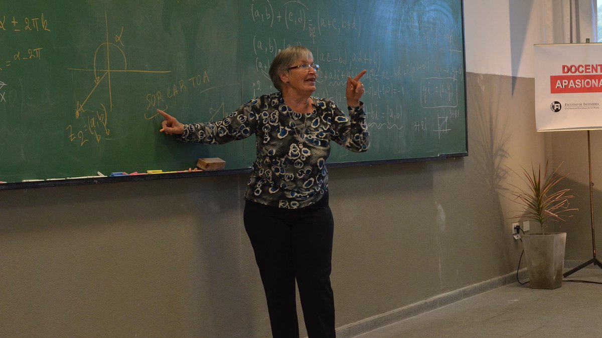 ios182's tweet image. Cap.9 &quot;La Nueva Educación&quot; Los educadores deben nadar contra corriente, solamente con el fin de llegar a la mente y el corazón de sus alumnos. Nunca parar para quejarse del sistema, trabajar sin descanso, mirar al frente y luchar contra viento y marea. #lanuevaeducación