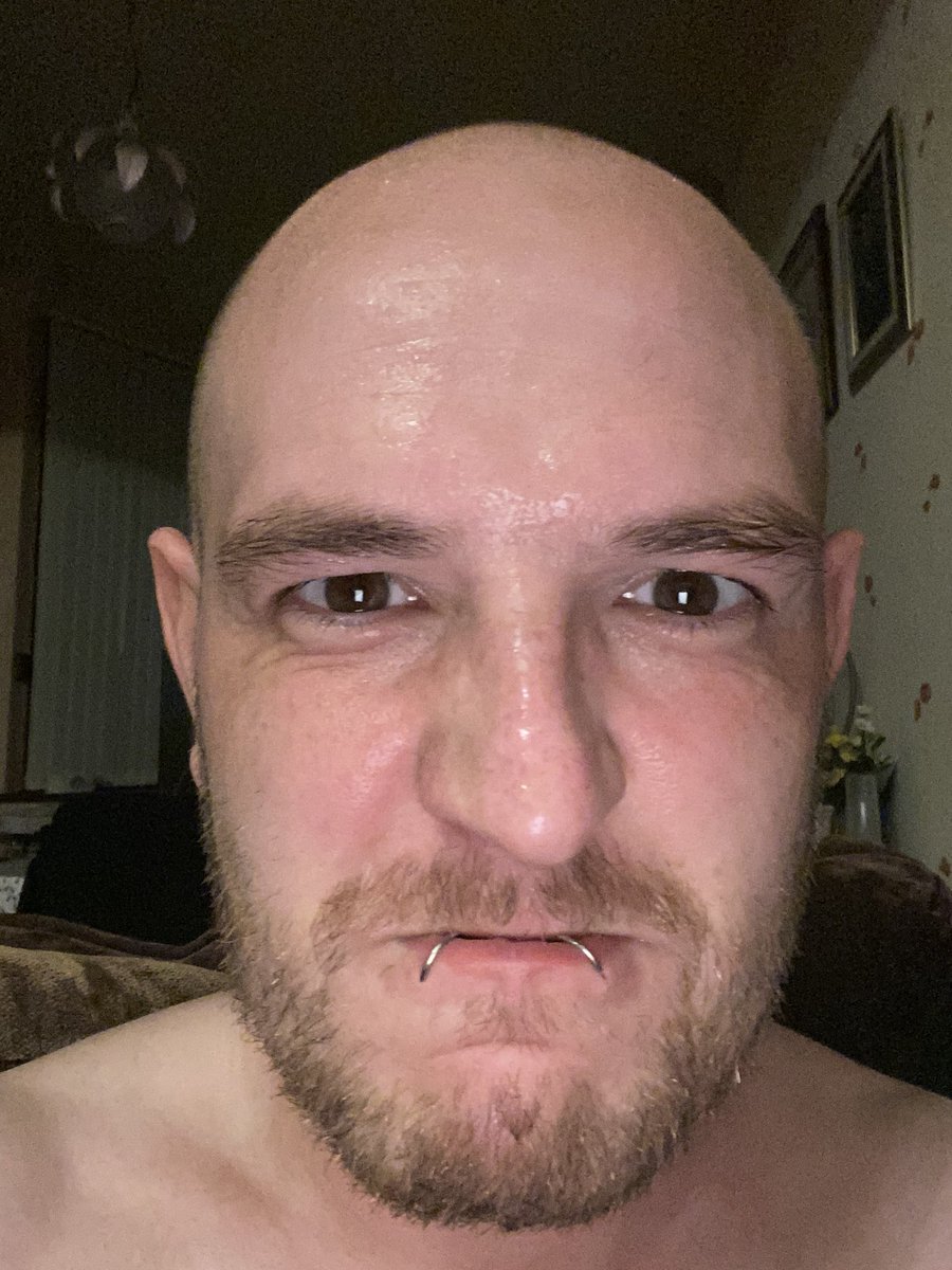 xmertx's tweet photo. Been doing late night work outs before I go to bed recently. Decided to try a 12 minute HIIT routine tonight and boyyyyyy did those 12 minutes count. 😓 #fitness #HIIT #homefitness https://t.co/Y358mVRHyf