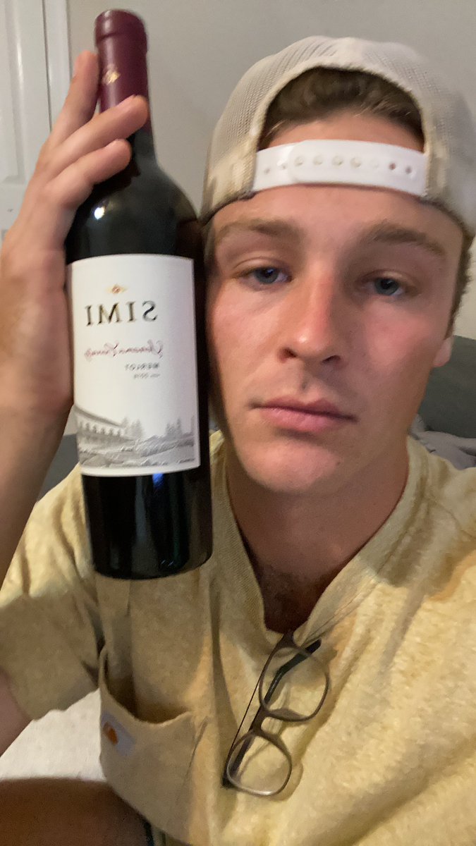 prod_donvutch's tweet photo. Having a glass of Red with my Real Broโs #RealBrosofSimiValley https://t.co/yrpj5YADfA