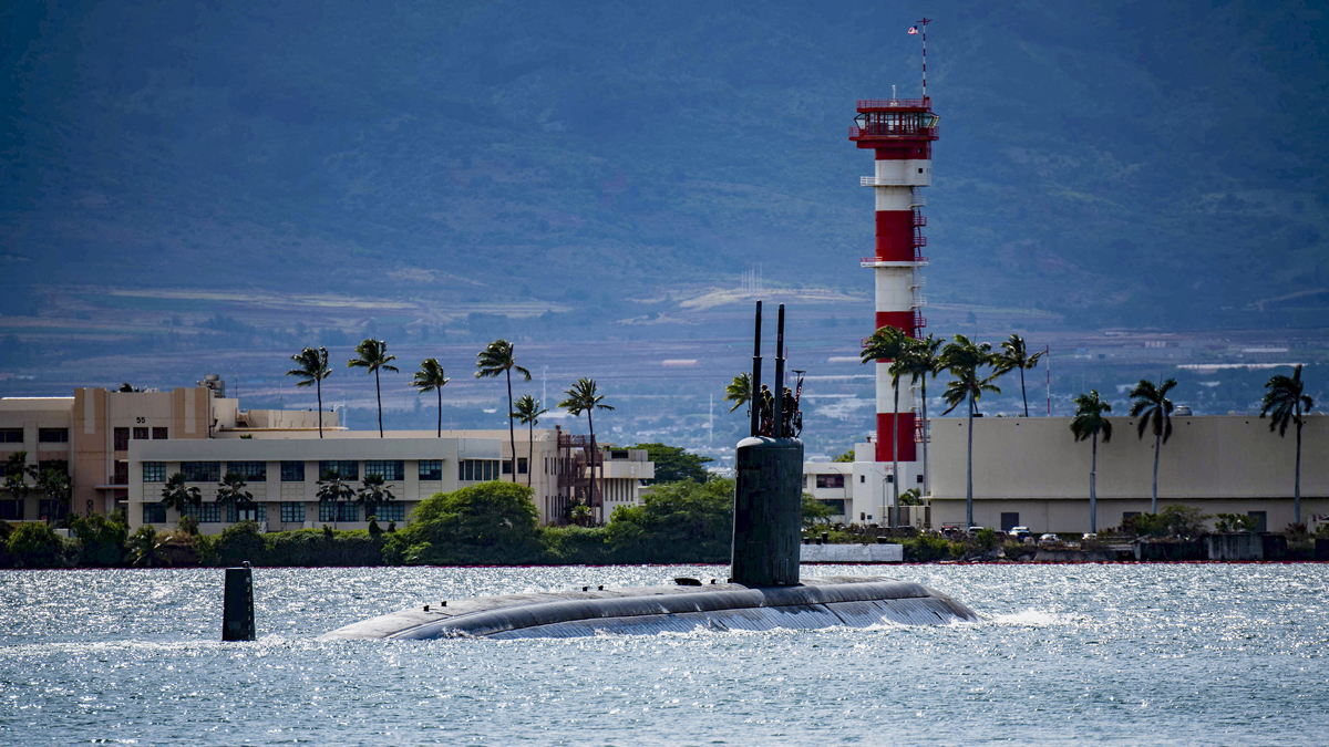 USPacificFleet's tweet photo. #USSCheyenne transits waters of homeport Joint Base Pearl Harbor-Hickam while recently departing for an Indo-Pacific deployment. #SSN773 #PacificSubs https://t.co/BvdfShp0cu