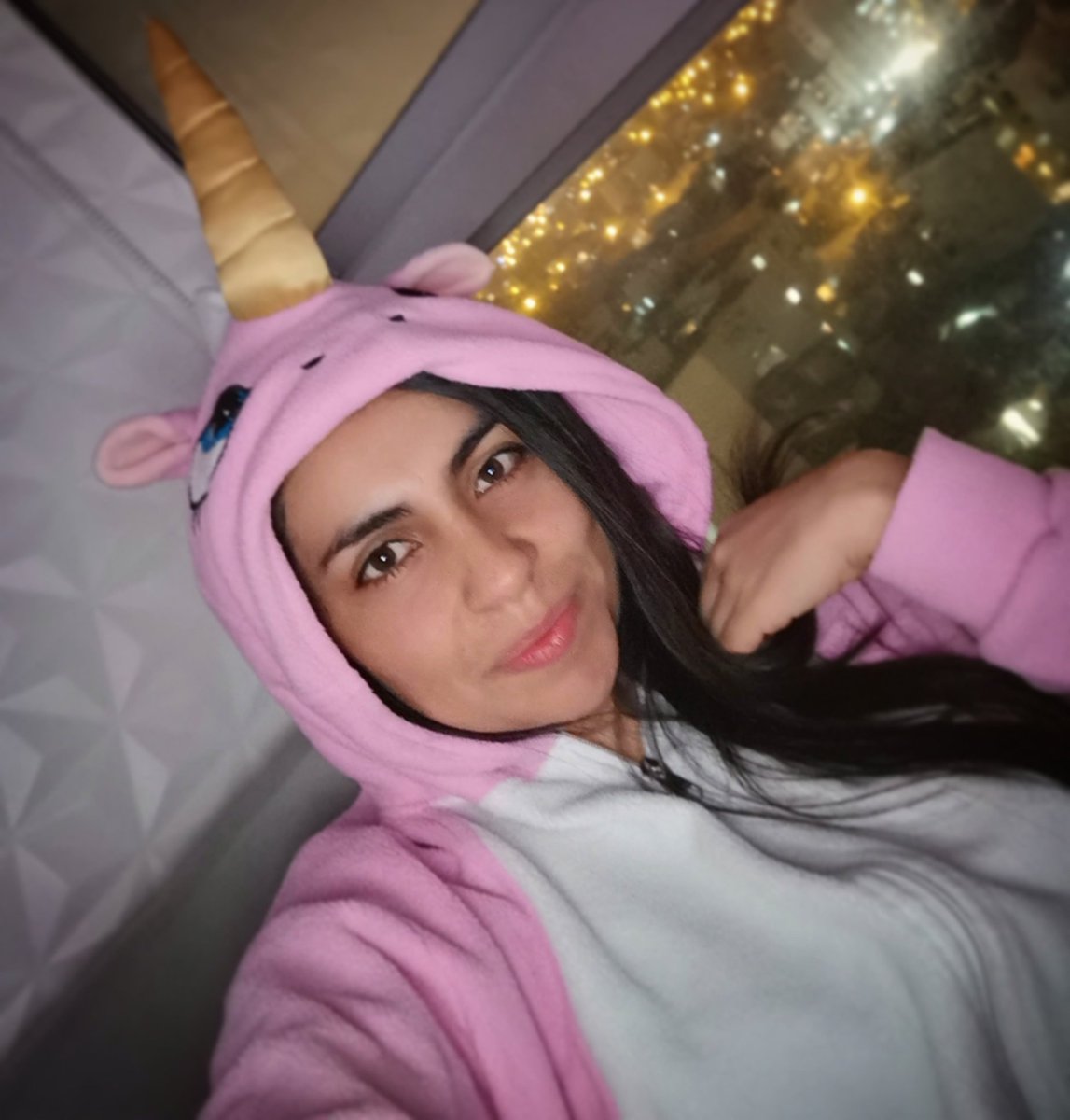 Caro_Garzon's tweet photo. Unicorn night 🍂🍂🍂 #Peru #Lima #SinFiltro #SinMaquillaje #EnCasa #RelaxTime #HomeTime #Lovetime https://t.co/70q9IBjspd