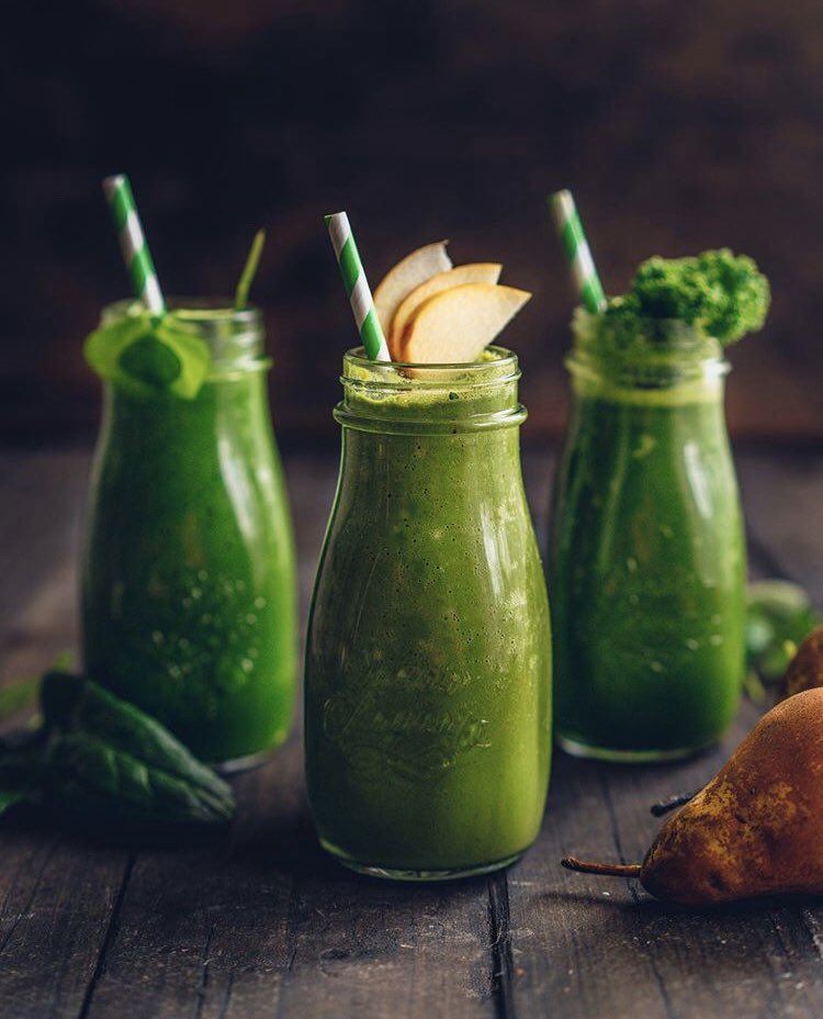 KuvingsUSA's tweet photo. We’re inspired by these #greensmoothies by @laurafruitfairy . We made ours with avocados, pears, cucumbers, spinach, kale, and lime.
#juicingforhealth #smoothierecipes #greenjuice #vegan #nutritiontips #plantbaseddiet #fitrecipes #health #fitfood #detoxjuice #immunityboost https://t.co/vEaAqvlOZ2