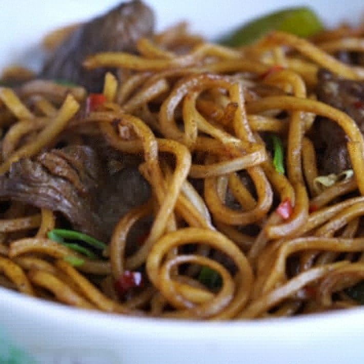 Maestrolee5's tweet photo. Carne de res con fideos pimiento, cebollín y jalapeños.

#maestrolee 
#comidachinavenezolana 
#comida 
#carne
#soya
#delivery 
#quedateencasa 
Para pedidos washapp 4147534593-4147582795

Delivery de martes a sábado hasta las 5pm y domingos hasta 1p.m. 🛵🛵
https://t.co/mvyfUsvKYZ https://t.co/Y1lt2eTUIC
