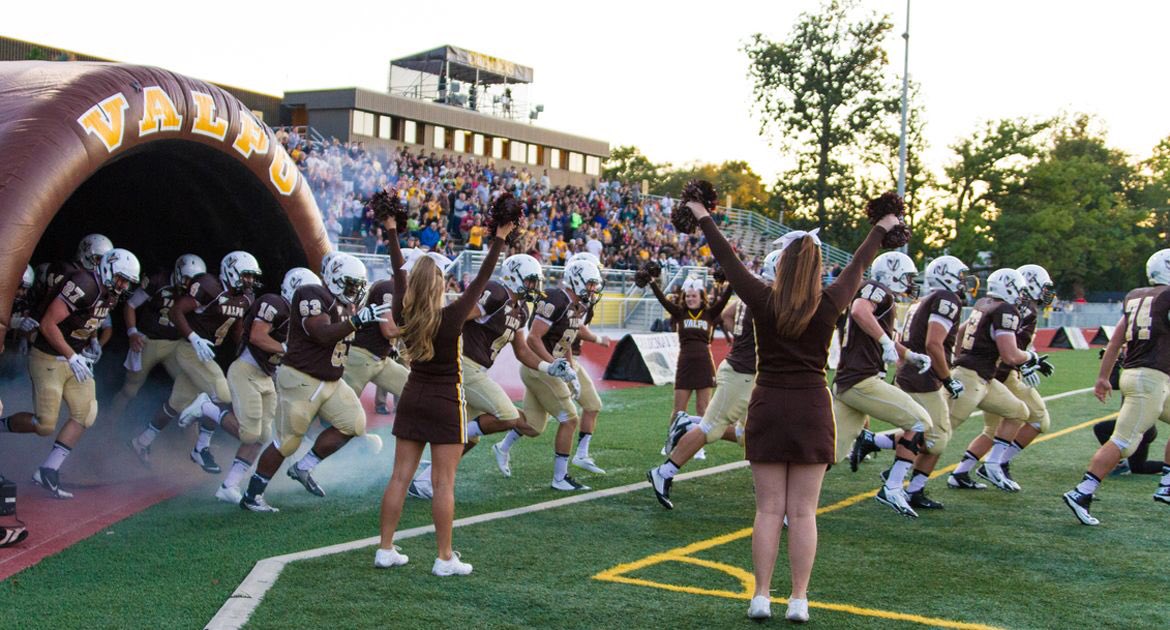 After a great talk with <a href="/CoachBDoc/">Brian Dougherty</a>, I  am super excited to have received my first D1 offer from Valparaiso University! <a href="/valpoufootball/">Valpo Football</a>