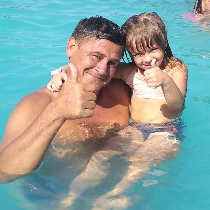 Grechent5's tweet photo. Hace 7 días Greysis y Jorgito no ven a su padre Jorge Cervantes hoy decidí traerlos a Matías,en Tercer frente para q pasaran unos días junto a él. Pero la seguridad dl estado por orden del dictador @DiazCanelB impiden q sean felices ,se llevaron a mi esposo frente a ellos. https://t.co/5vxWzaqW0P