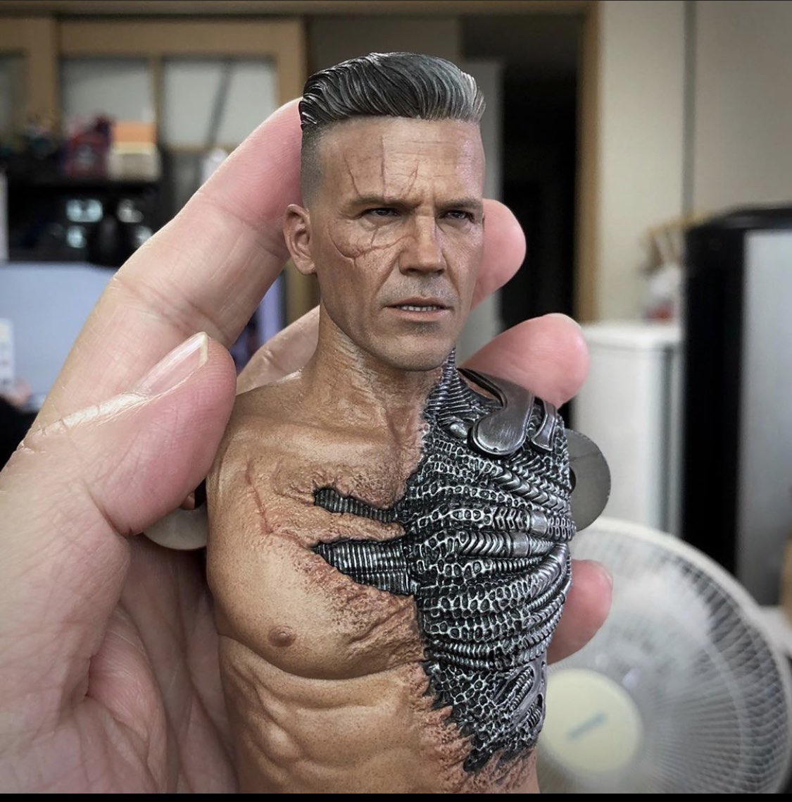 Colombianlove41's tweet photo. The details on #Cable @hottoysofficial #Deadpool2 #joshbrolin #sixthscale #sdcc2020 #a #hottoyscollectors #hottoys #geek #nerd #collectibles #onesixthrepublic #toys #sdcc #marvel #mcu #HiDefNinja #HDN @hidefninja #deadpool2 @marvel @MarvelStudios @collectsideshow https://t.co/3ImdQDLRpE