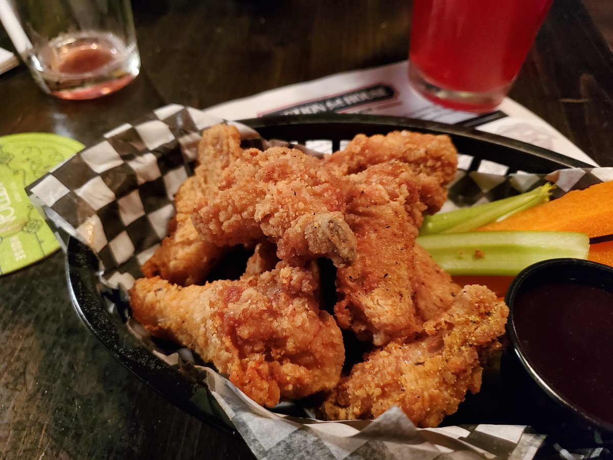 HalifaxWingman's tweet photo. Night number five of #WingWeek at the Auction House.  $7 for 8 wings, and the best so far this week! https://t.co/rFmjUf6v8R