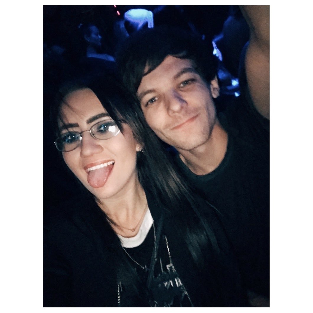 SarahMOnline's tweet photo. LOUIS my luv ๐ธ My favorite Capricorn.The one who helps make great decisions. You were always so kind to absolutely everyone, with everyoneโs best interest in mind. ๐ you are such a sweetheart and so freaking talented I love u #10YearsOfOneDirection #LouisTomlinson #StalkerSarah https://t.co/1uQkWB7LKI