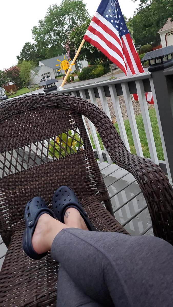 jeepgirlkeke's tweet photo. Sitting liten to the rain fall on the umbrella. And yes those are crocks. Don't judge me. 
#relaxing #timetounwind #itschilltime https://t.co/LvPH8HxgZJ