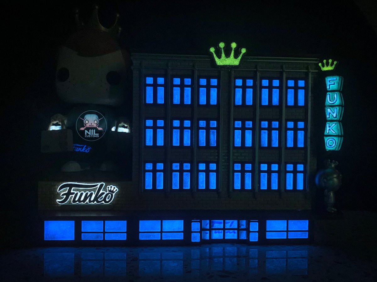 nil_customs's tweet photo. Someone wanted me to glow Funko HQ...so I did 👑 https://t.co/dTCMlajtoq