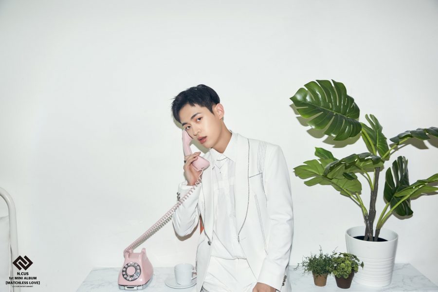 KOEnt_Oficial's tweet photo. Feliz Aniversário para o #EOS, nosso querido líder de um montão de meninos maravilhosos do #N_CUS!
Que ele comemore muito os seus 24 anos e que tenha muita saúde e felicidades! 🎉
#happyeosday #HBD_NCUS #CU_KEY #birthday #kpop https://t.co/xl3ndkTsji