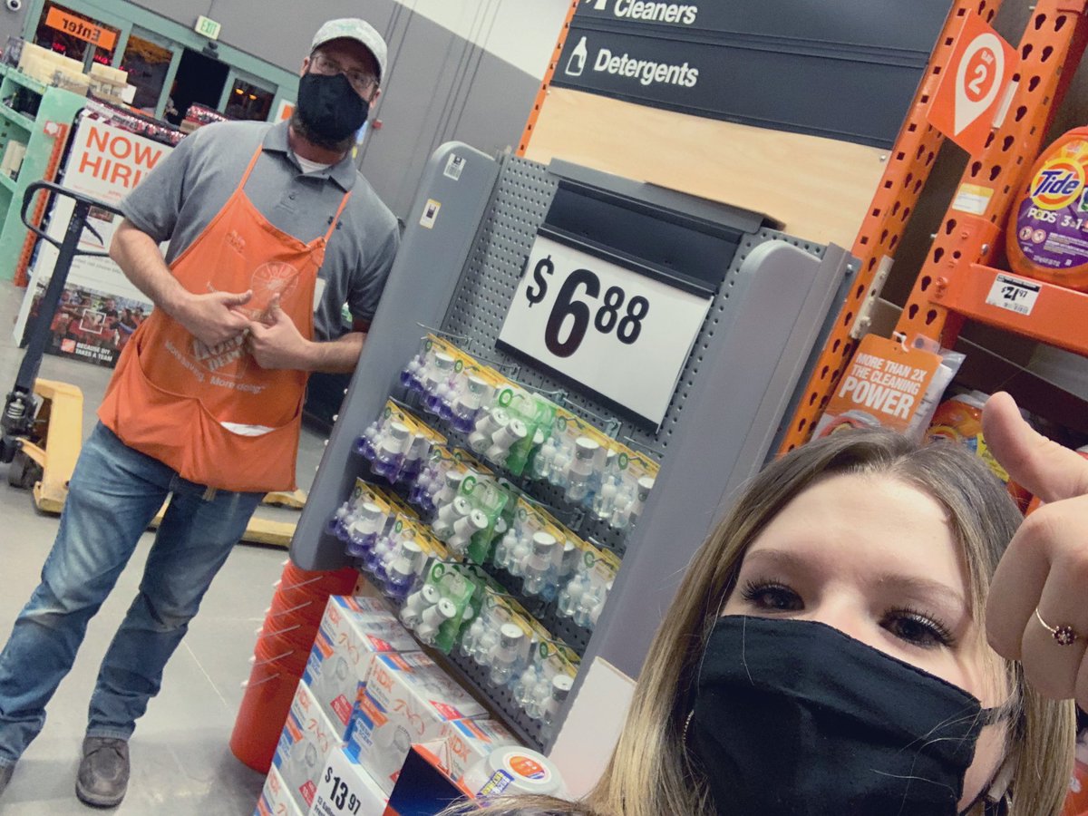 mattjensen93's tweet photo. Heck ya! More from Jaydnβs X-Merch night! Shadow boxes looking goooood! Great job and way to step up to the challenge! ππΌπ£π₯ #SellSomeStuff #merchontheground #Team406 #D66Good2Great https://t.co/ktAirVlX8J