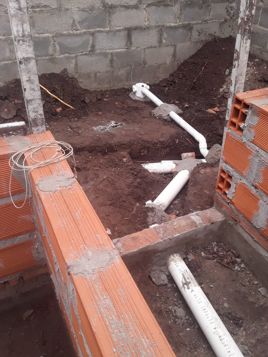 lisandroenrico's tweet photo. DIEGOdeALVEAR
Sigue avanzando una obra que acompañamos desde el comienzo en la Escuela 174. Se están llevando adelante los trabajos de la segunda etapa: los #cimientos, las #paredes, las instalación #cloacal y el #contrapiso. También se construirán los #bañosyvestuarios. https://t.co/RJemrES8CO