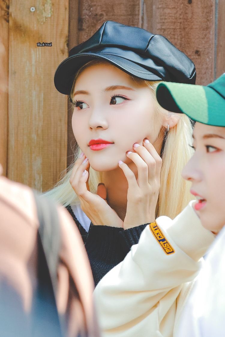 more jinsoul in black graphic t-shirts and jinsoul the tam