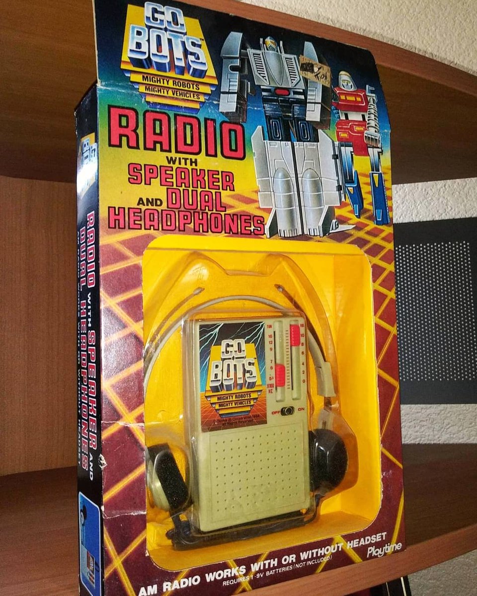 robertspadilla1's tweet photo. Here's a #ThrowbackThursday, back to 1984 when the Gobots promotional machine was full speed and a 'Radio with speaker and Dual Headphones was a thing!😎✨ 1984 Playtime Gobots Headset Radio🎧! #gobots #headsetradio #80stoys #vintagetoys https://t.co/EvqsMiSeaS