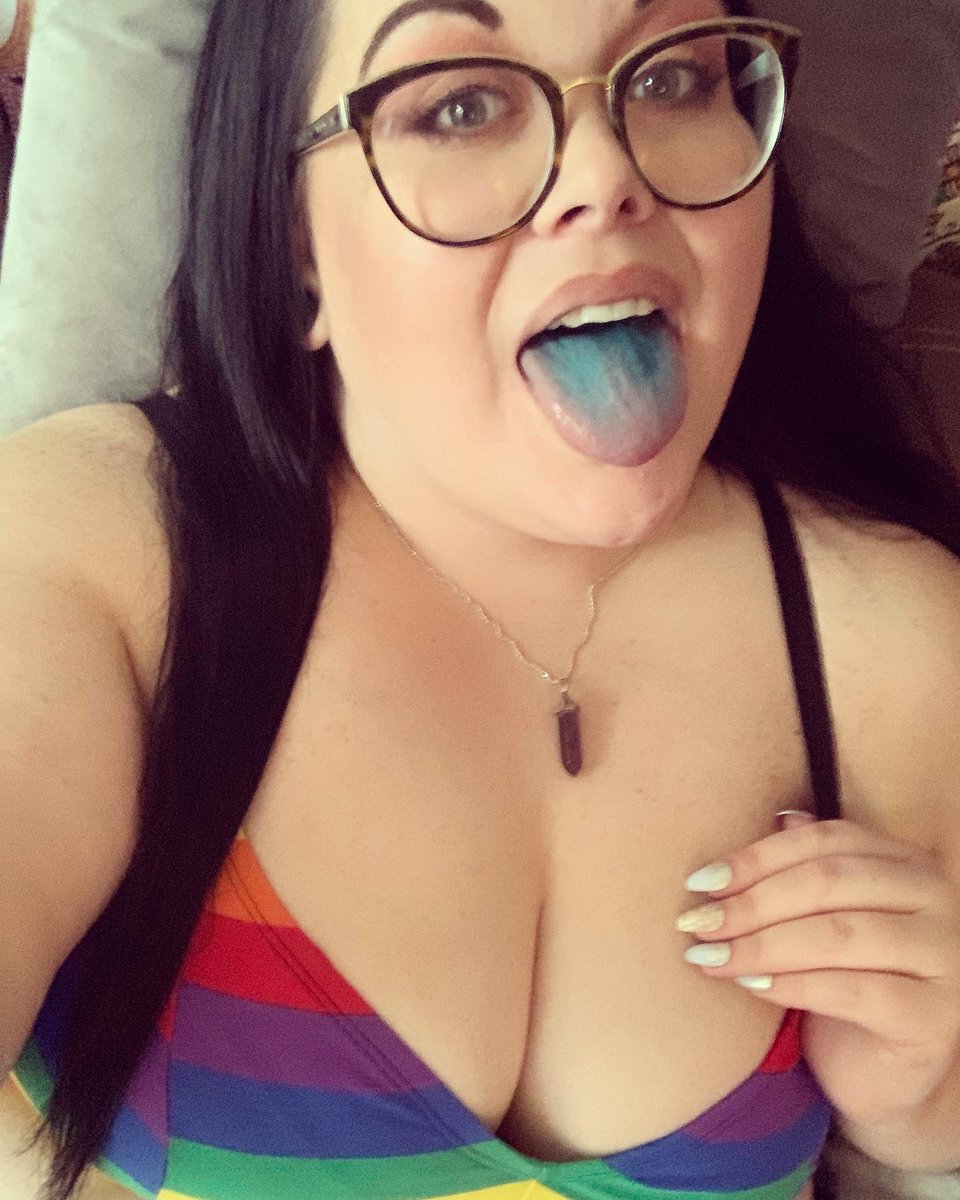 SunnySummers18's tweet photo. So in love with my rainbow bra from @torrid 🖤🖤🖤 try to guess what’s on my tongue! 😛😛
#bodypositive #bodypos #effyourbeautystandards #torrid #torridfashion #torridinsider #torridfitsme #glasses #makeup #fat #fatvanity #fatisnotaviolation #fatgirl #fatfashion #fatshion https://t.co/VDDyYRdQc8