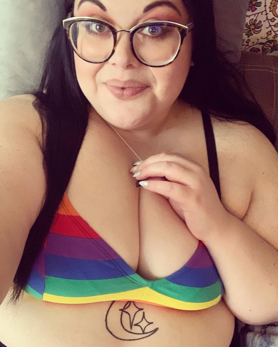 SunnySummers18's tweet photo. So in love with my rainbow bra from @torrid 🖤🖤🖤 try to guess what’s on my tongue! 😛😛
#bodypositive #bodypos #effyourbeautystandards #torrid #torridfashion #torridinsider #torridfitsme #glasses #makeup #fat #fatvanity #fatisnotaviolation #fatgirl #fatfashion #fatshion https://t.co/VDDyYRdQc8