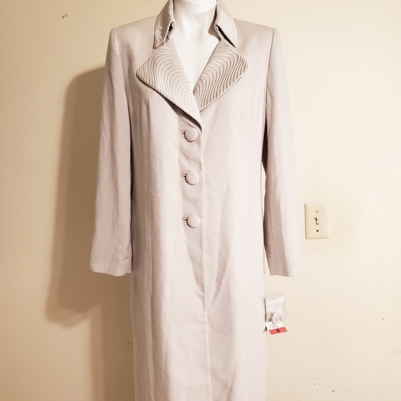 TraceyBrasel's tweet photo. So good I had to share! Check out all the items I'm loving on @Poshmarkapp #poshmark #fashion #style #shopmycloset #marcfisher #moshitacouture #tommyhilfiger: https://t.co/VdnfunLFSx https://t.co/M5sEGbISEq