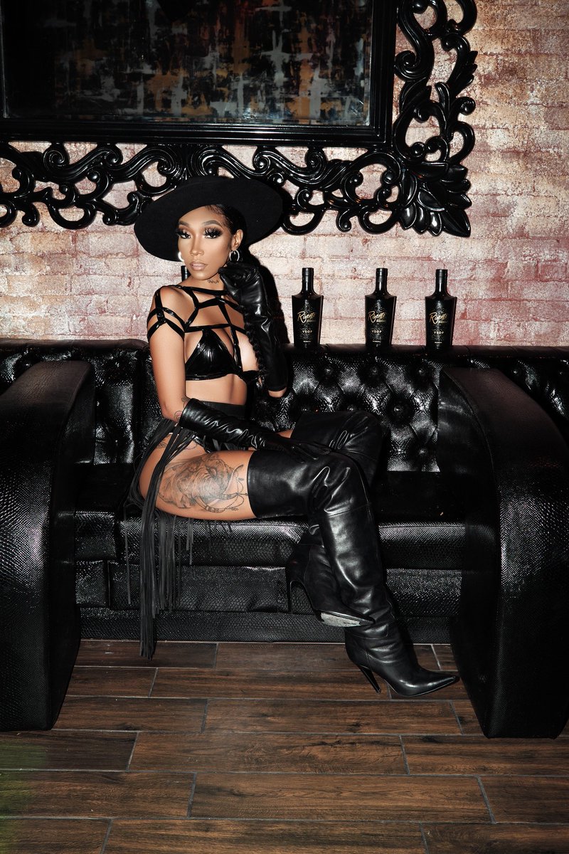 IamDrushing's tweet photo. TOKYO JETZ! 🕷🖤  @REALTOKYOJETZ #StyledByDRushing https://t.co/zyPhmB5Yo5