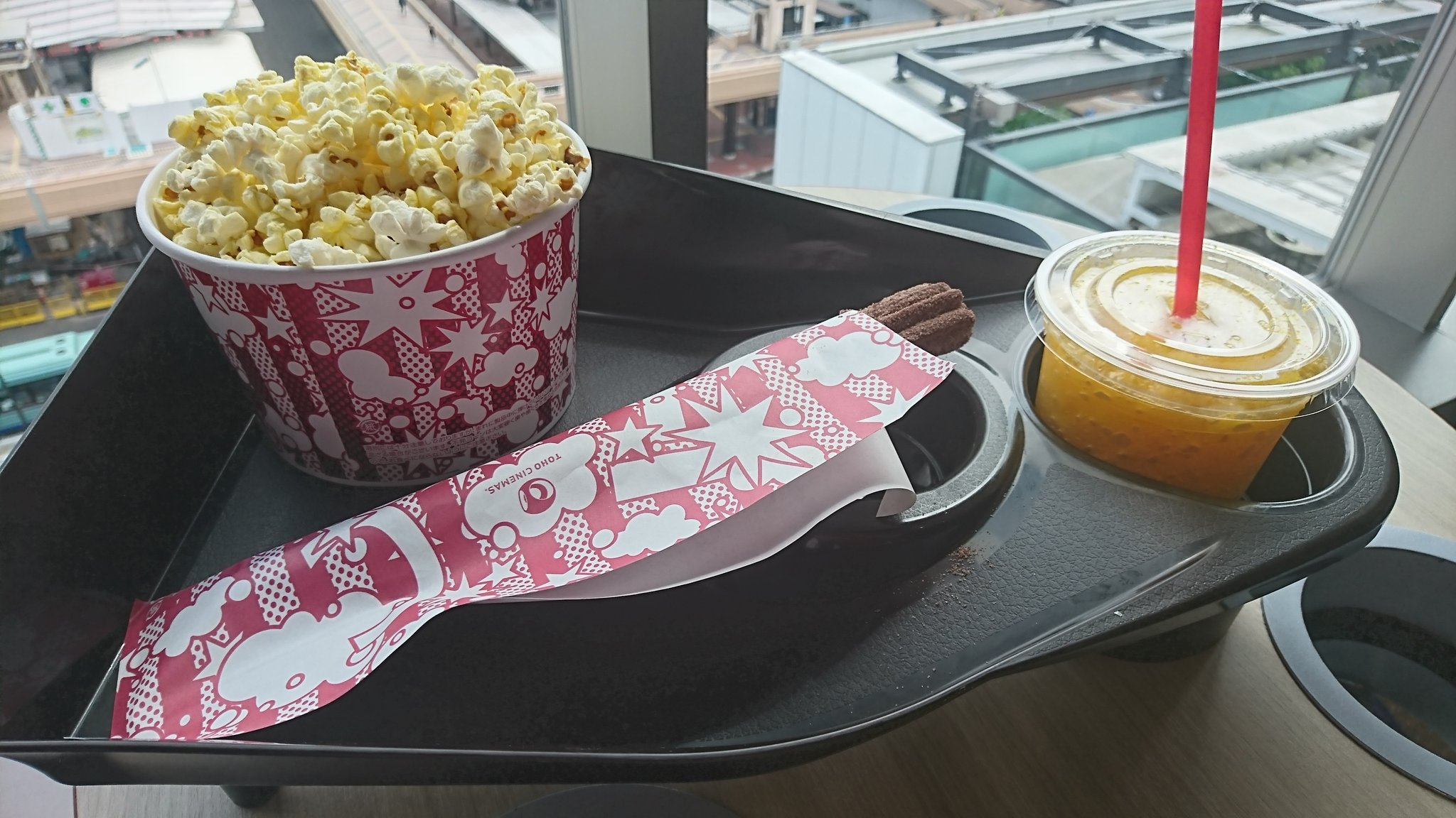 兄貴 映画のお供はフローズンマンゴーのソーダ ポップコーンs塩 チョコクリームチュリトス Tohoシネマズ仙台 T Co dog0li2h Twitter